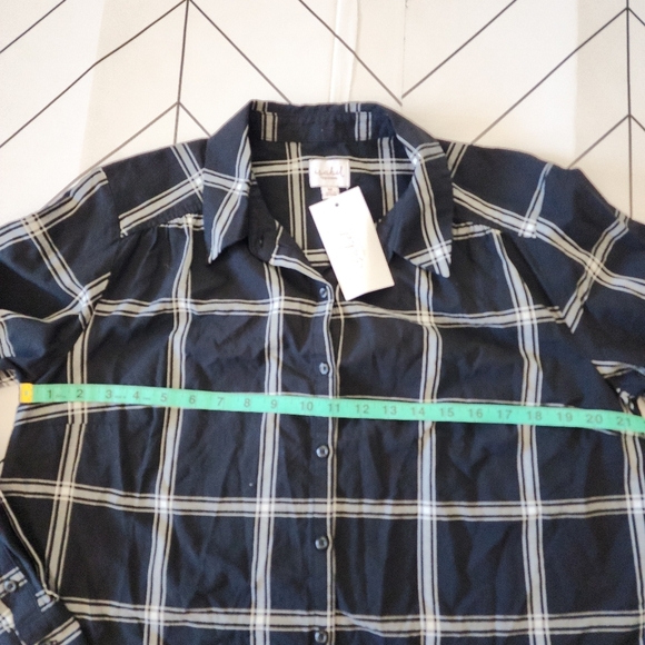 Ingrid + Isabel Maternity Long-Sleeve Women's Shirt, size M, black plaid. - Picture 3 of 5